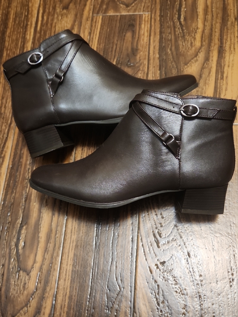 Michelle D Dark Brown Leather Ankle Boots Sz 7 NWOB